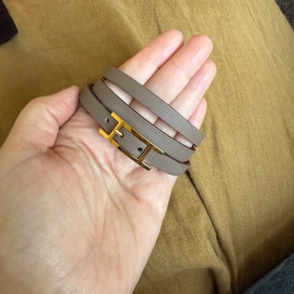 Hermes Behapi Triple Tour Leather Wrap Bracelet in Etoupe - Picture 3 of 10